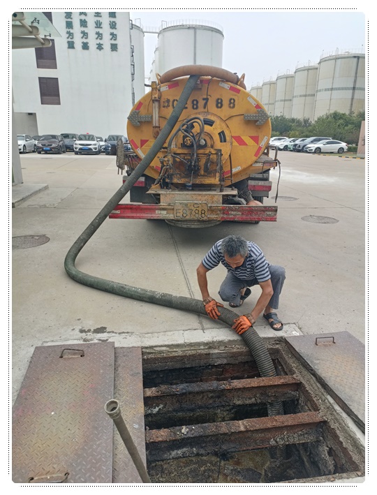 新盈镇隔油池清掏