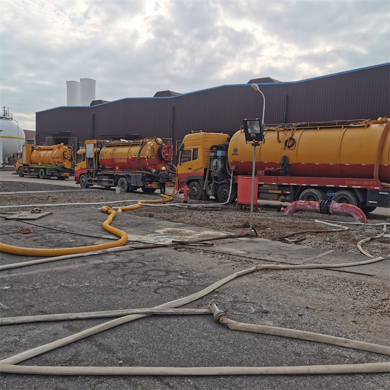 新盈镇污水池清理