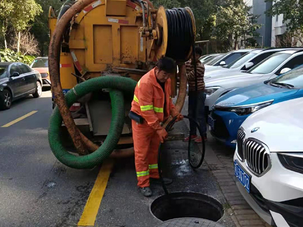 新盈镇排污管道清淤