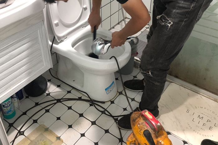 新盈镇马桶堵塞自己疏通还是找师傅?专业上门服务让你省时更省心